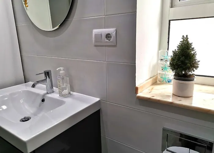 Women Only - Solo Mujeres *